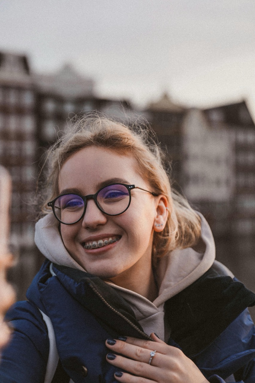 ¿Afecta llevar brackets a tu forma de hablar?